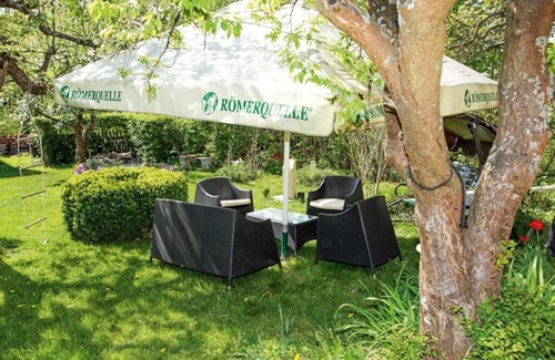 Dobersberg Apartment | Apartment 1 for three people with a view of the garden