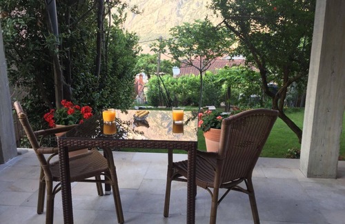 Prcanj Apartment | Apartment 1 minute walk from the beach