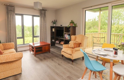 Beaufort Apartment | APARTMENT 1, pet friendly, with a garden in Beaufort, County Kerry