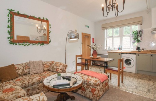 Great Witley Cottage | APARTMENT 1 THE BRIDGE AT STANFORD HOTEL in Great Witley