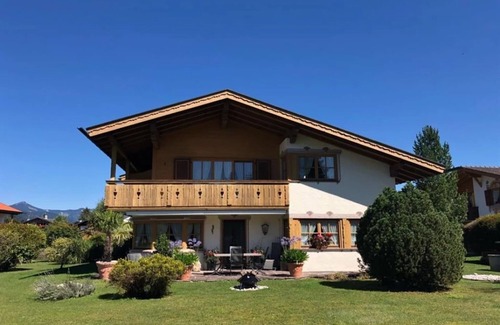 Kruen Apartment | Apartment '1' with Mountain View, Shared Garden and Wi-Fi