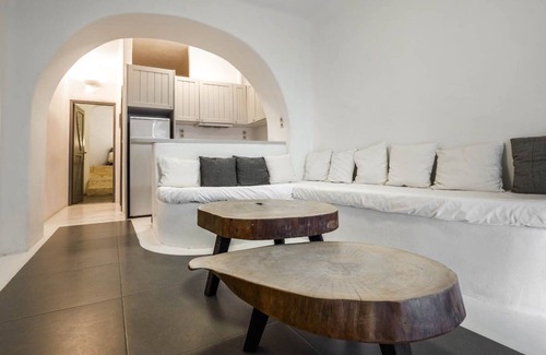 Paradise Apartment | Apartment 11: shared infinity pool & Private plunge pool , sea view, bar, gym