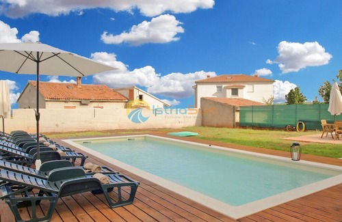 Liznjan Apartment | Apartment 1742/18127 (Istria - Liznjan), Budget accommodation, 1500m from the beach