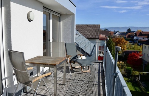 Wasserburg Apartment | Apartment 180 degrees - on the 2nd floor with panoramic window, 180 degree lake and sea view. Mountain view