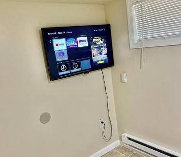 Weequahic Apartment | Apartment ∙ 2 bedrooms ∙ 4 guests