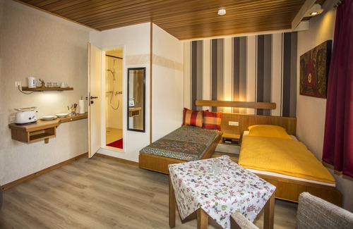 Remchingen Apartment | Apartment 2 with sophisticated equipment between Pforzheim and Karlsruhe