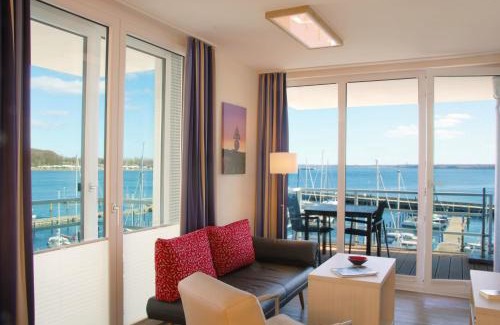Eckernfoerde Apartment | Apartment 24, Pier 24, Blickrichtung offene SeeBinnenhafen Nord