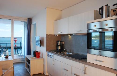 Eckernfoerde Apartment | Apartment 24, Pier 24, Blickrichtung offene SeeBinnenhafen Nord