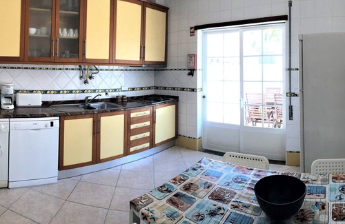 Altura Apartment | Apartment 250 meters from Altura beach with terrace, A/C and Internet