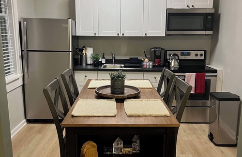 Fan District Apartment | Apartment 2B Premium 1-bedroom and 1- Living Room in FAN Area Richmond