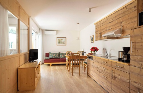 Nalles Apartment | Apartment "2SZ Weißburg Kreuzwegerhofnals" with Mountain View, Pool & Balcony