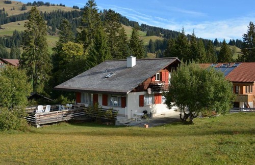 Saanenmoeser Apartment | Apartment ∙ 3 bedrooms ∙ 6 guests