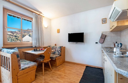 Badia Apartment | Apartment '3' with Mountain View, Shared Garden and Wi-Fi