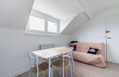 Asnelles Apartment | Apartment 300m from the beach - Shared outdoor area