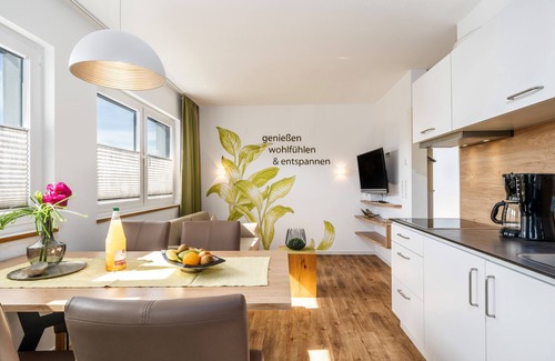 Hagnau Apartment | Apartment '301' with Shared Garden, Wi-Fi and Air Conditioning