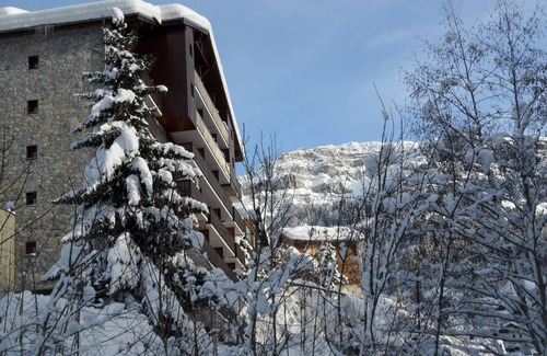 Areches Apartment | Apartment 4-6 people at the foot of the slopes, GARAGE, balcony TERRACE, lift