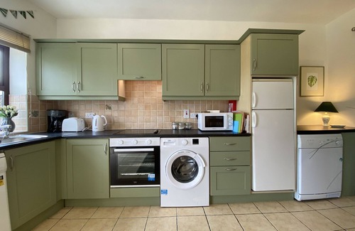 Clifden Cottage | Apartment 432 - Clifden - sleeps 2 guests in 1 bedroom