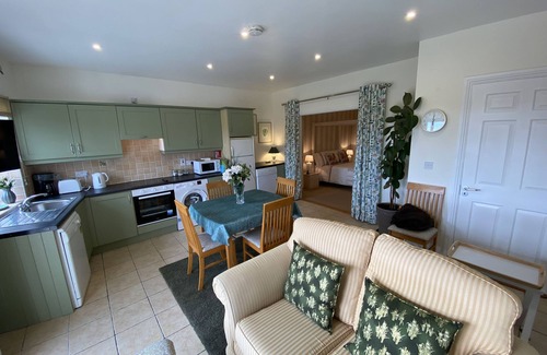 Clifden Cottage | Apartment 432 - Clifden - sleeps 2 guests in 1 bedroom