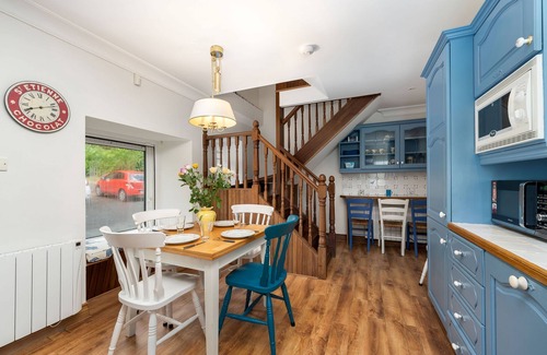 Ballynahinch Cottage | Apartment 447 - Ballynahinch - sleeps 6 guests in 3 bedrooms
