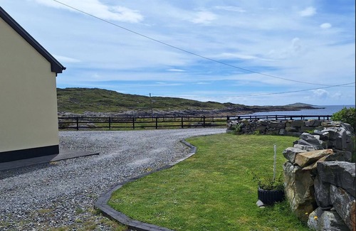 Clifden Cottage | Apartment 471 - Clifden - sleeps 4 guests in 2 bedrooms