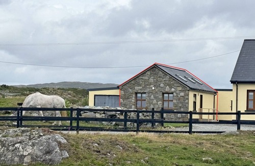 Clifden Cottage | Apartment 471 - Clifden - sleeps 4 guests in 2 bedrooms