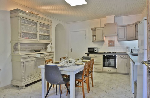 Montriond Apartment | Apartment 5/6 pers 70 m² Ground floor of chalet Chez Marie, terrace. 100 m ski bus.