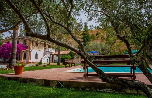 Santa Caterina Dello Ionio Marina Villa | Apartment 6 places with shared pool, surrounded by greenery 1 km from the sea!