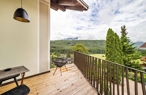 Issengo Apartment | Apartment '7' with Mountain View, Shared Pool and Wi-Fi