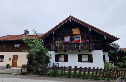 Bergen Apartment | Apartment 70 sqm with 1 separate bedroom on the first floor.