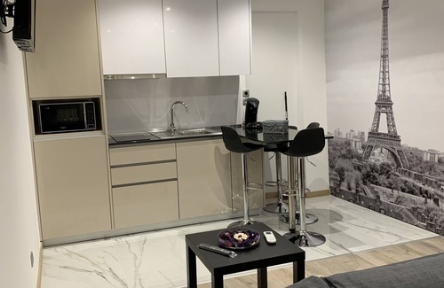Le Pin House | APARTMENT 9 - T2 ground floor, quiet, sleeps 1 to 4