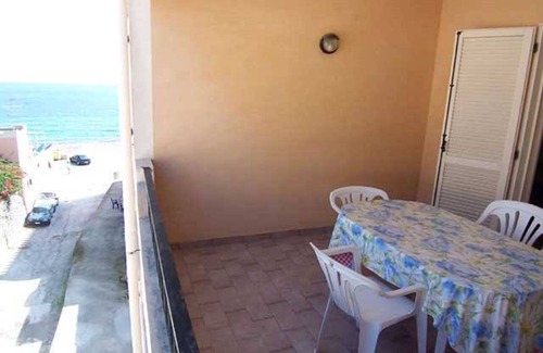 Canneto Apartment | Apartment a few steps from the sea