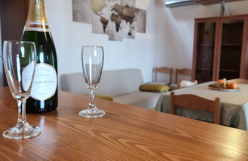 Cabras Apartment | Apartment a stone's throw from the sea