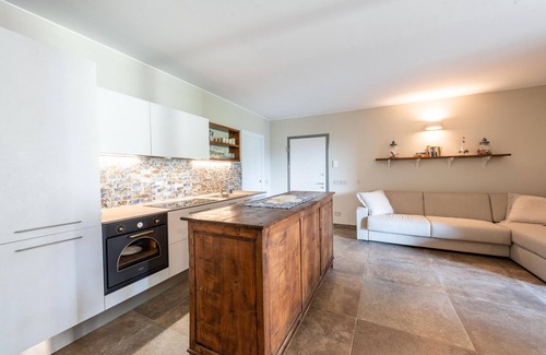 Soiano del Lago Apartment | Apartment 'Abaye 6 Cabernet - Charm' with Shared Pool, Wi-Fi and Air Conditioning