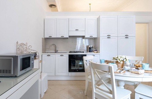 Acate Apartment | Apartment 'Achates' with Wi-Fi and Air Conditioning