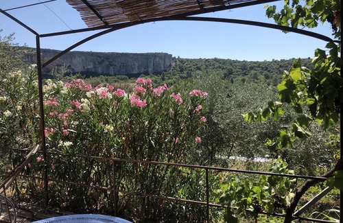 Lioux Apartment | Apartment adjoining the owner, in the heart of the Luberon.