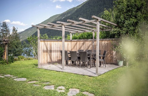 Ultimo Apartment | Apartment 'Adlerhorst Rotkehlchen' with Balcony, Shared Garden and Wi-Fi