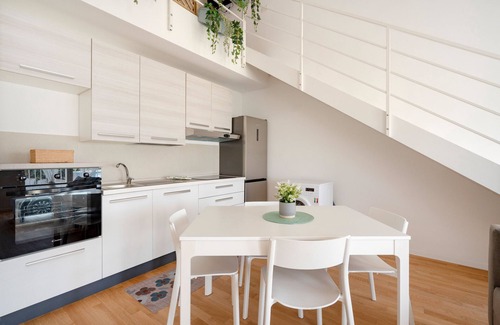 Municipio 1 Apartment | Apartment 'Adriatica' with Sea View, Wi-Fi and Air Conditioning