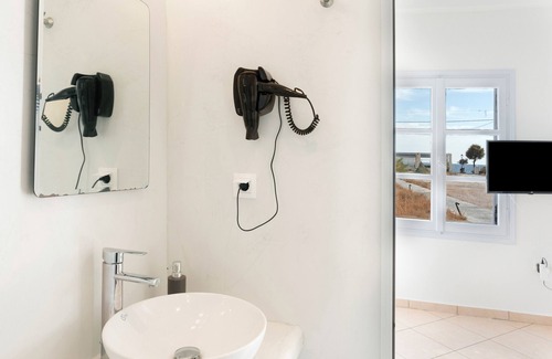Perivolos House | Apartment "Aegean Blue Santorini Perivolos 1" with Sea View, Shared Terrace & Wi-Fi