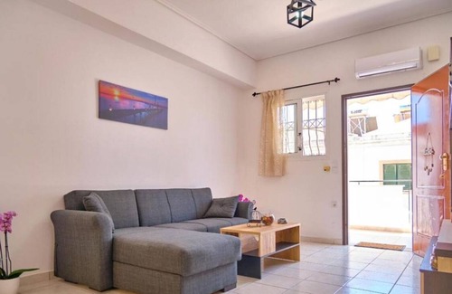Alepou Apartment | Apartment 'Agapi's House' with Private Terrace, Wi-Fi and Air Conditioning