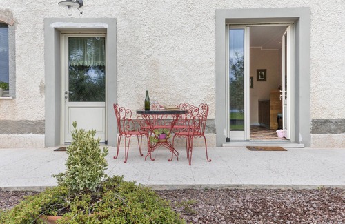 Sona Apartment | Apartment 'Agriturismo Tenuta Corte Tese' with Shared Garden and Air Conditioning