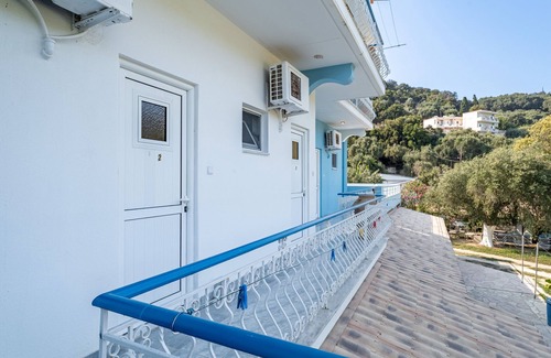 Parga Apartment | Apartment 'Alex Bar 1' with Sea View, Wi-Fi and Air Conditioning