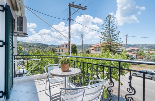Kalligoni Apartment | Apartment 'Alexandros Studio' with Mountain View, Wi-Fi and Air Conditioning