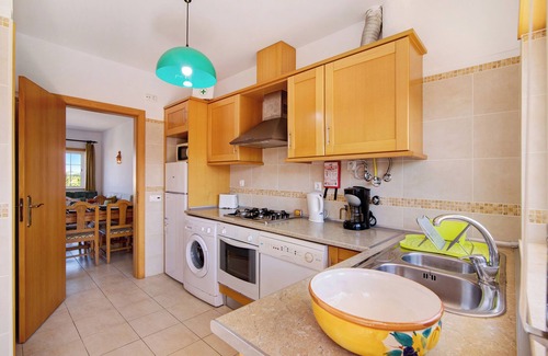 Pata de Baixo Apartment | Apartment "Algarve I" with Mountain View, Shared Pool & Wi-Fi