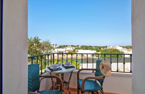 Pata de Baixo Apartment | Apartment "Algarve I" with Mountain View, Shared Pool & Wi-Fi