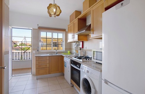 Pata de Baixo Apartment | Apartment "Algarve H" with Mountain View, Shared Pool & Wi-Fi