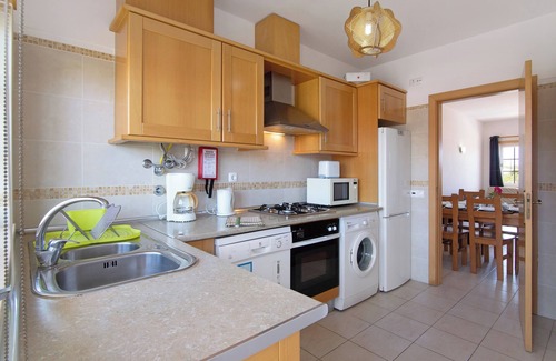 Pata de Baixo Apartment | Apartment "Algarve H" with Mountain View, Shared Pool & Wi-Fi