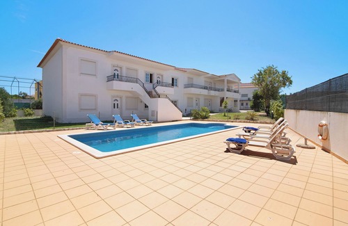 Pata de Baixo Apartment | Apartment "Algarve H" with Mountain View, Shared Pool & Wi-Fi
