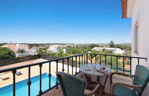 Pata de Baixo Apartment | Apartment "Algarve H" with Mountain View, Shared Pool & Wi-Fi