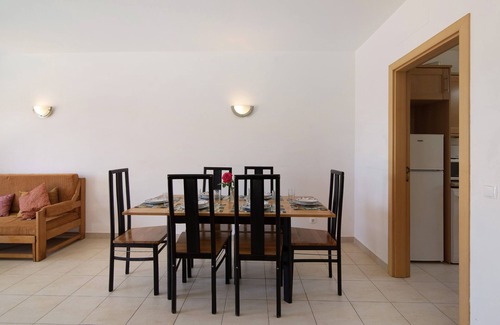 Pata de Baixo Apartment | Apartment "Algarve B" with Mountain View, Shared Pool & Wi-Fi