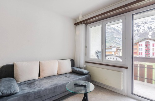 Saas-Fee Apartment | Apartment Alouette CXVll is renovated in 2015 and is located on the 3rd floor of the apartment build